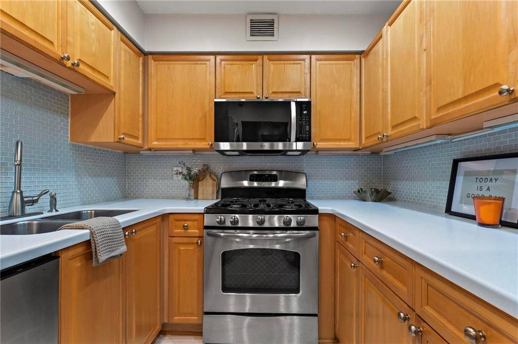 Atlanta, GA 30305,2479 Peachtree RD NE #305