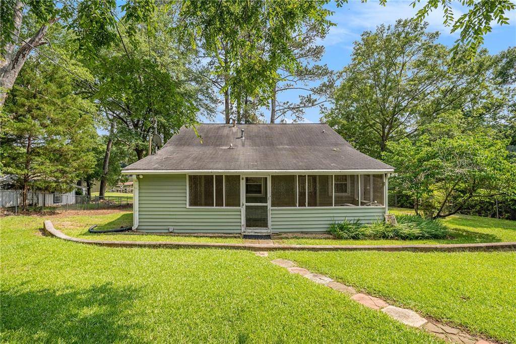 Jackson, GA 30233,604 Jackson Lake Inn RD