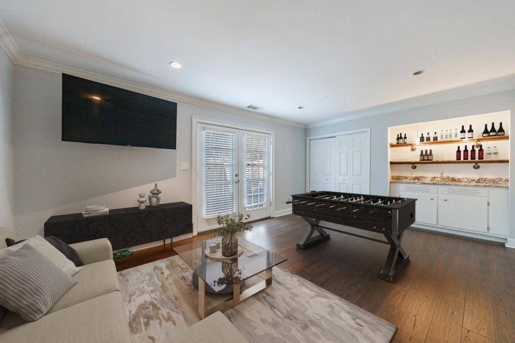 Atlanta, GA 30342,13 Ivy SQ NE