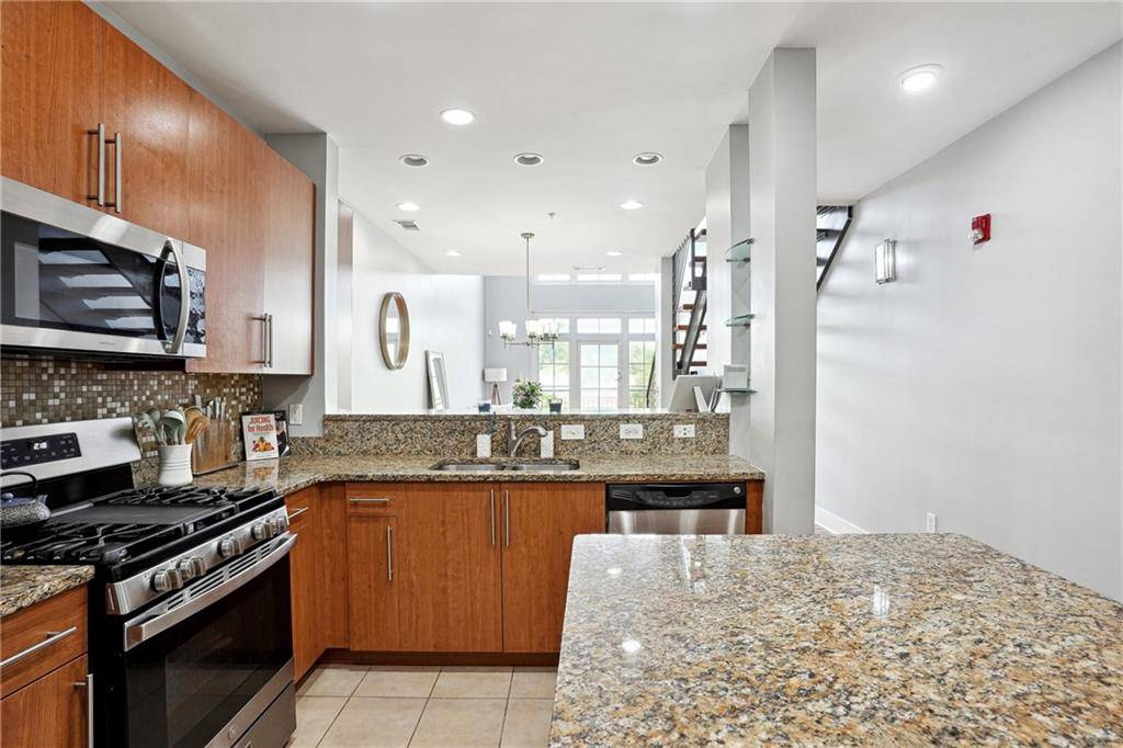 Atlanta, GA 30307,1253 Caroline ST NE #223
