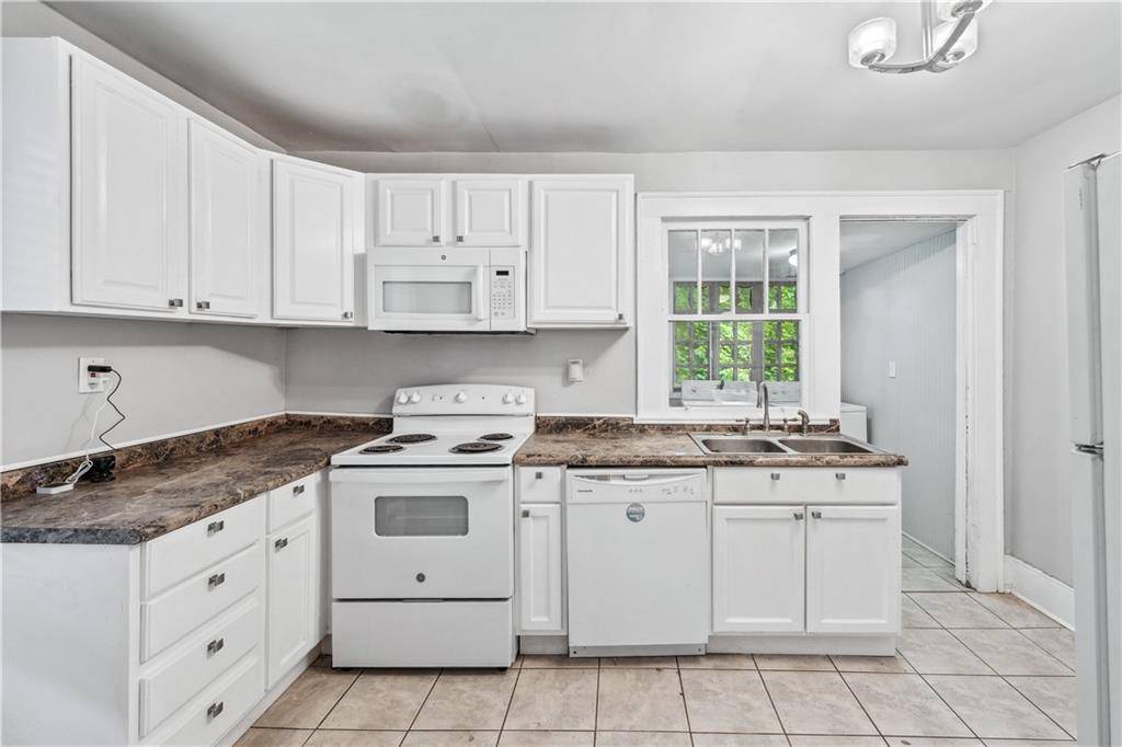 Atlanta, GA 30310,944 Deckner AVE SW