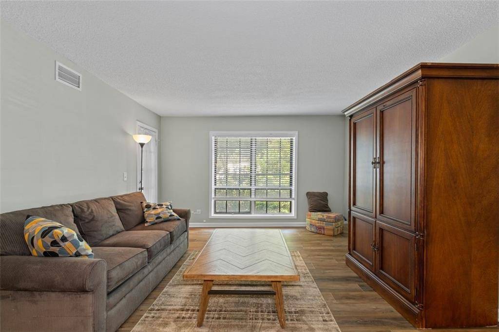 Atlanta, GA 30328,6851 Roswell RD #H18