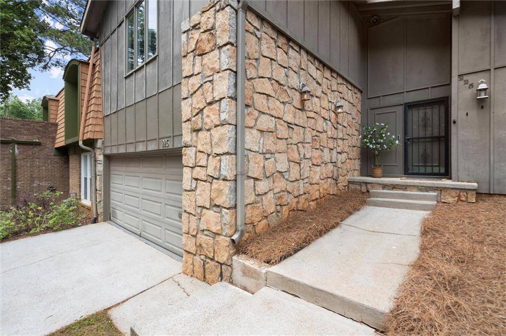 Roswell, GA 30076,225 Lakeview RDG W