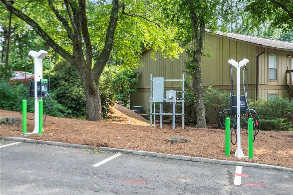 Atlanta, GA 30338,1006 Dunbar DR