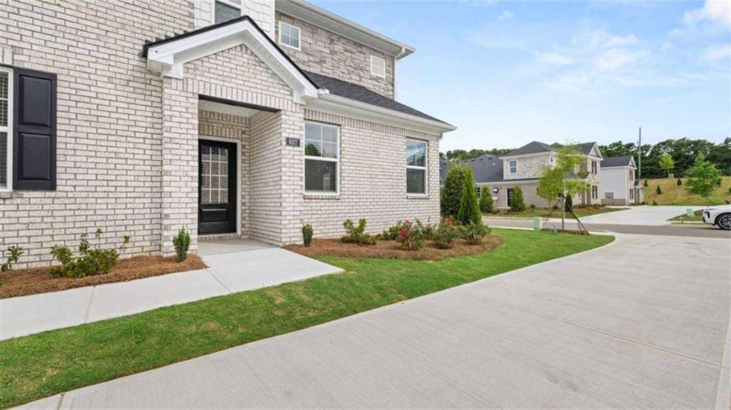 Loganville, GA 30052,580 SILVER MOON DR