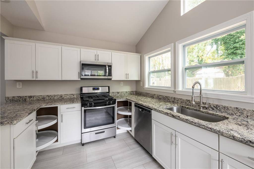 Atlanta, GA 30310,884 Rose CIR SW