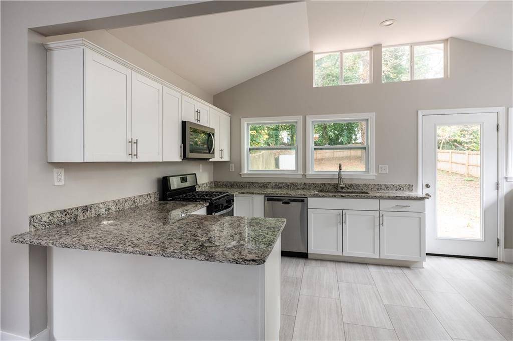 Atlanta, GA 30310,884 Rose CIR SW