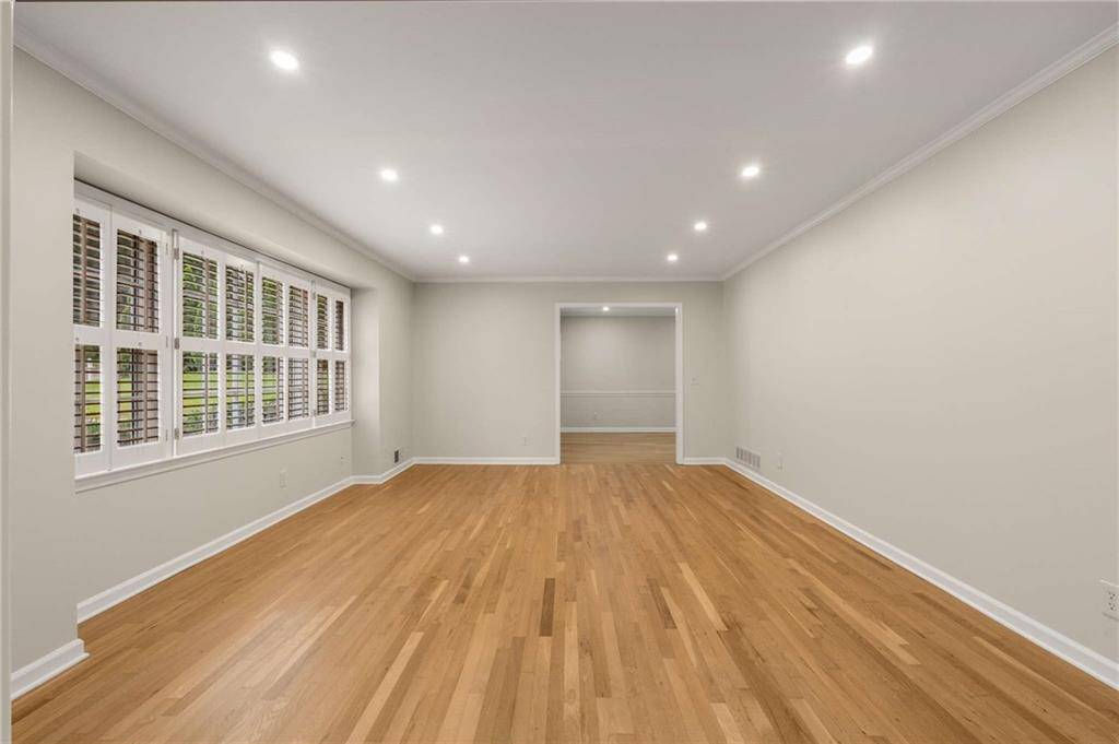 Atlanta, GA 30328,229 Devonwood DR