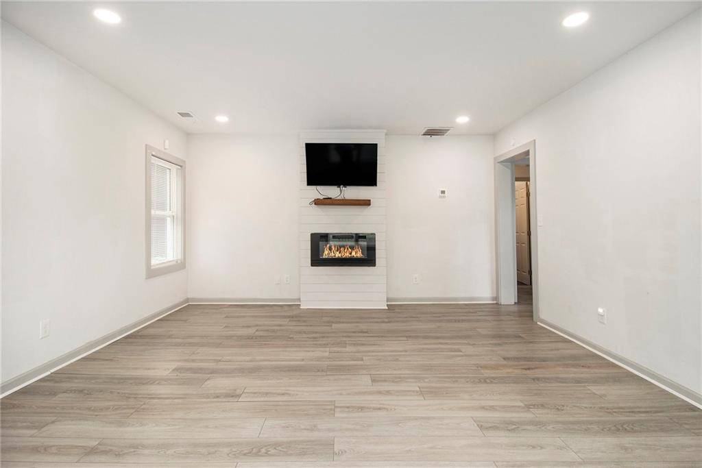 Atlanta, GA 30354,609 Spring ST