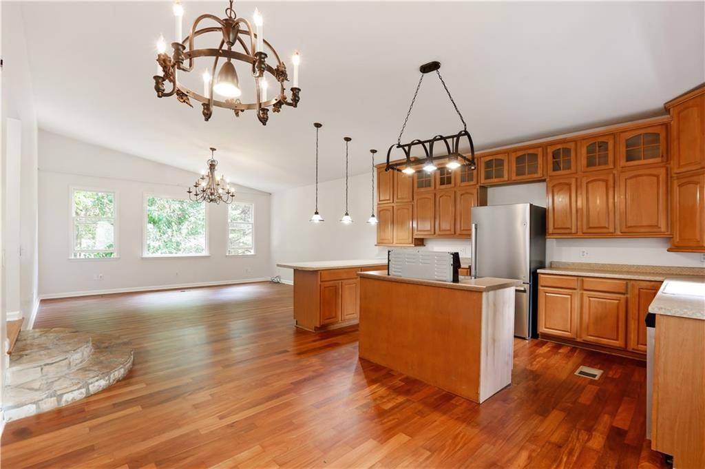Marietta, GA 30066,696 Elberta DR