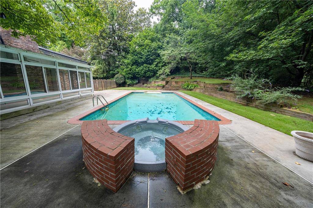 Atlanta, GA 30328,865 Old Creek TRL