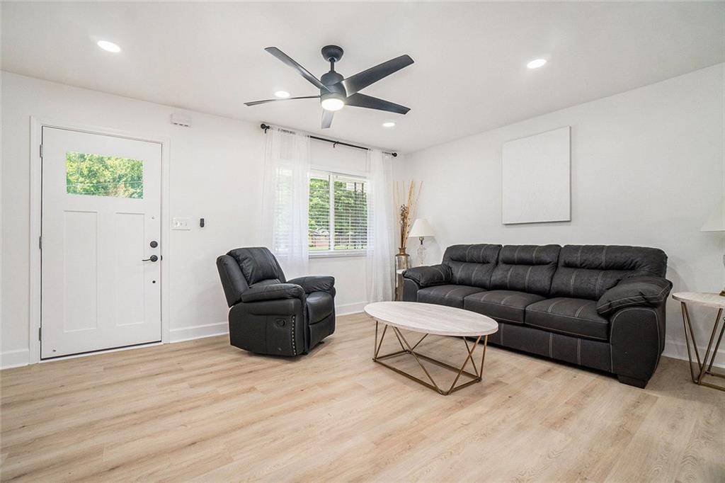 Atlanta, GA 30331,4020 Ester DR SW