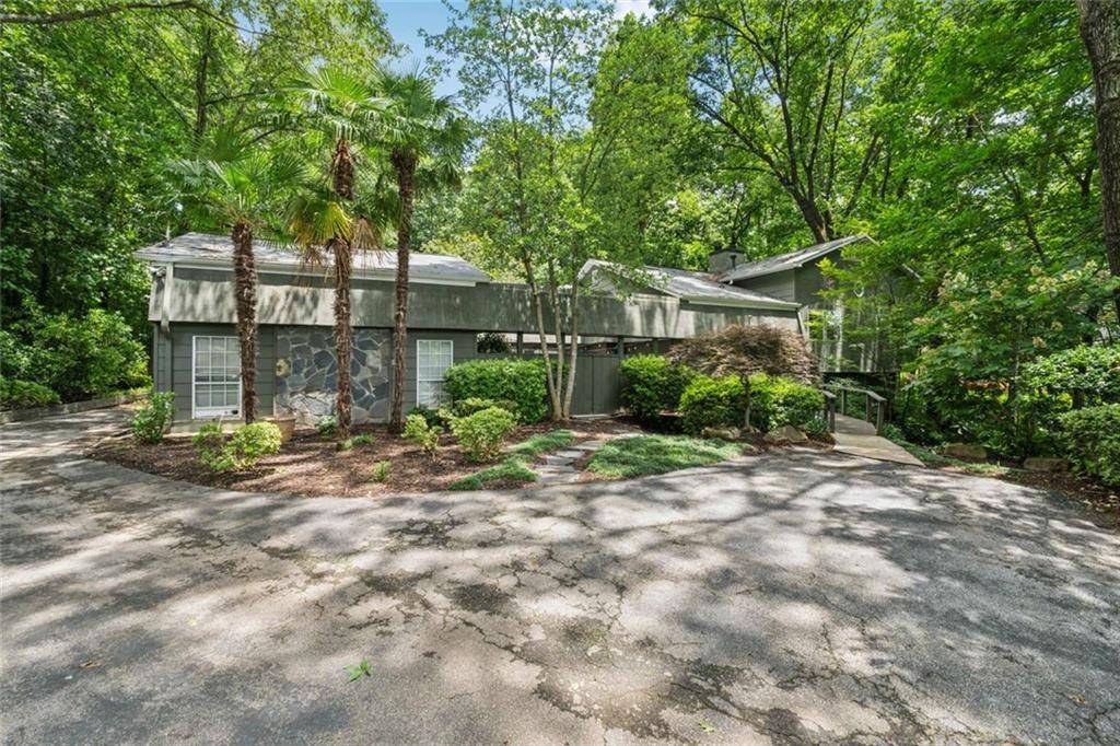 Atlanta, GA 30327,285 Glen Lake DR