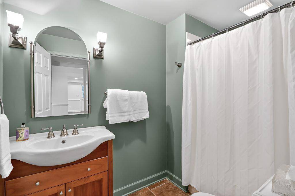 Sandy Springs, GA 30350,575 VALLEY HALL DR