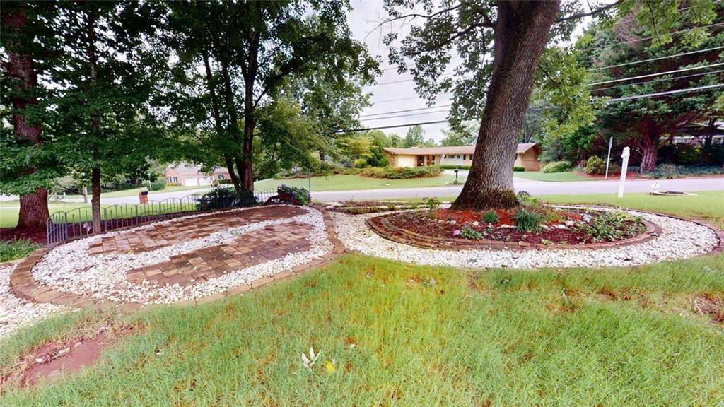 Dunwoody, GA 30360,2737 Fontainebleau Drive