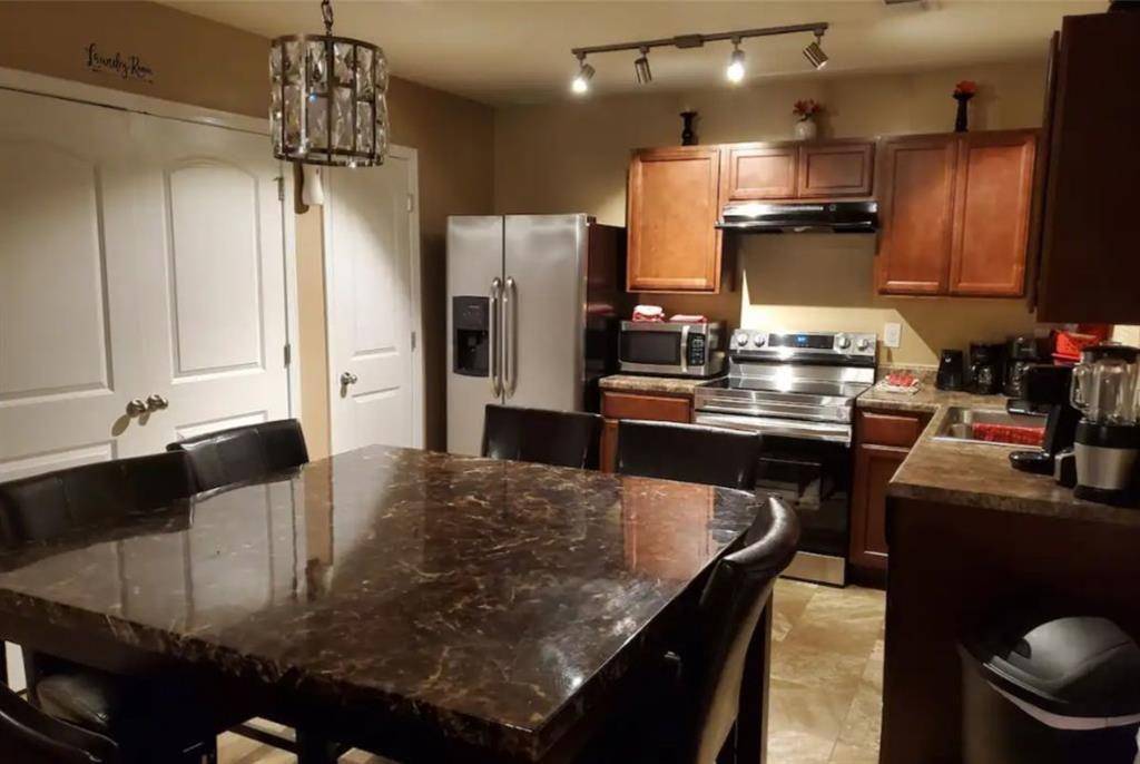 Atlanta, GA 30344,5626 LAUREL RIDGE DR