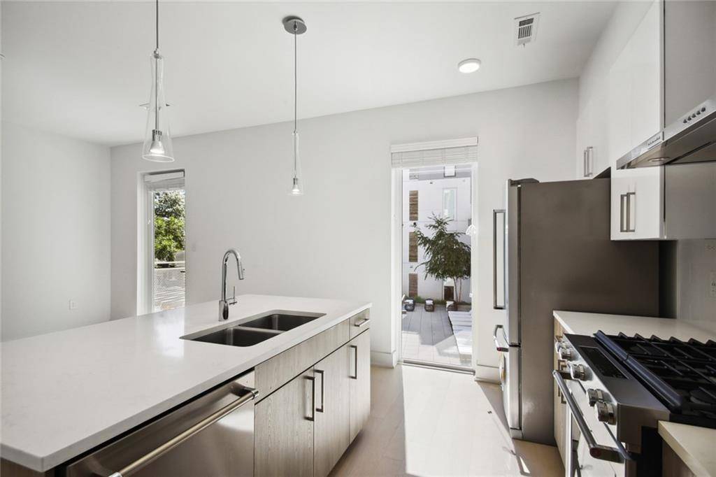 Atlanta, GA 30308,775 Juniper ST NE #334