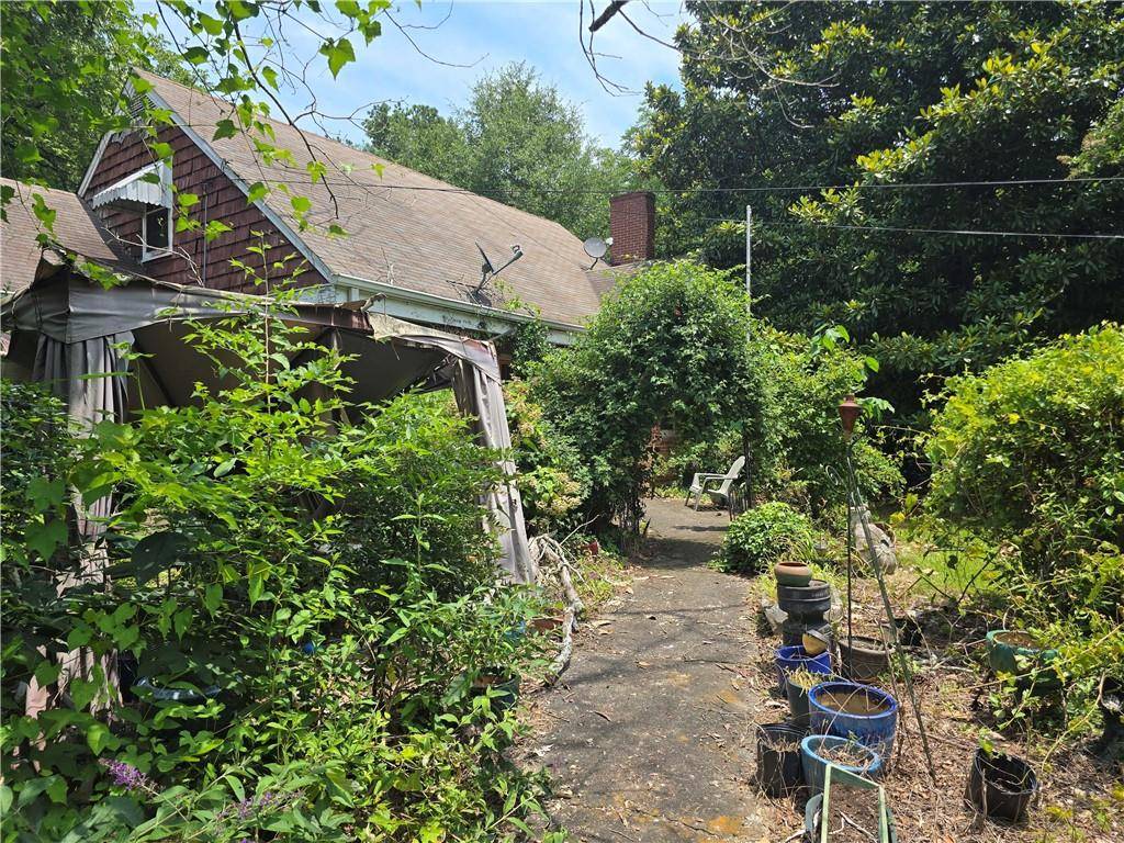 Decatur, GA 30032,1526 Snapfinger RD