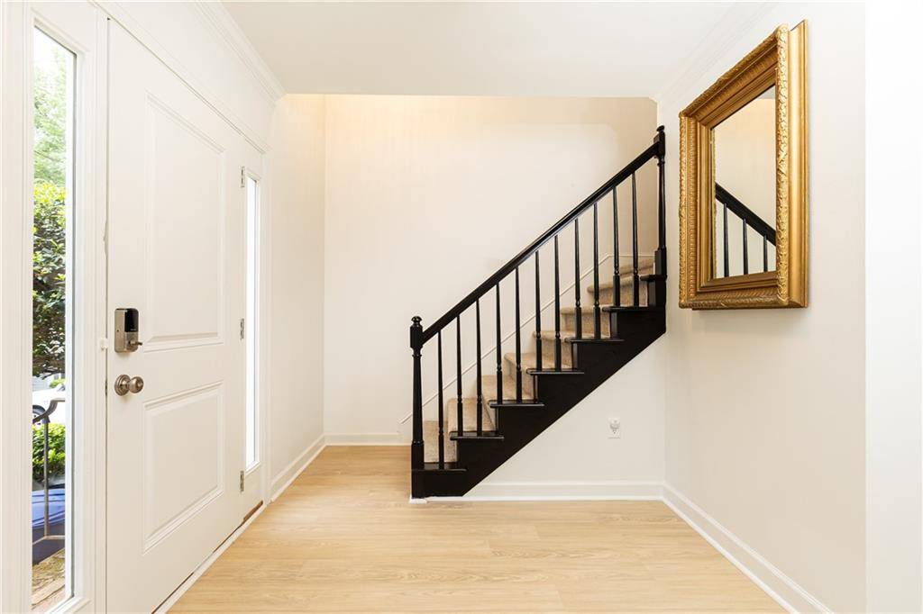 Atlanta, GA 30324,911 Lenox Hill CT NE