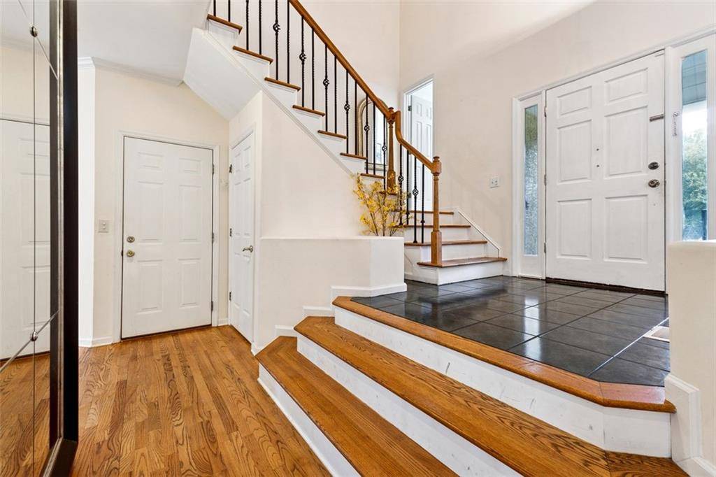 Marietta, GA 30067,16 ANCIENT OAK CT NE
