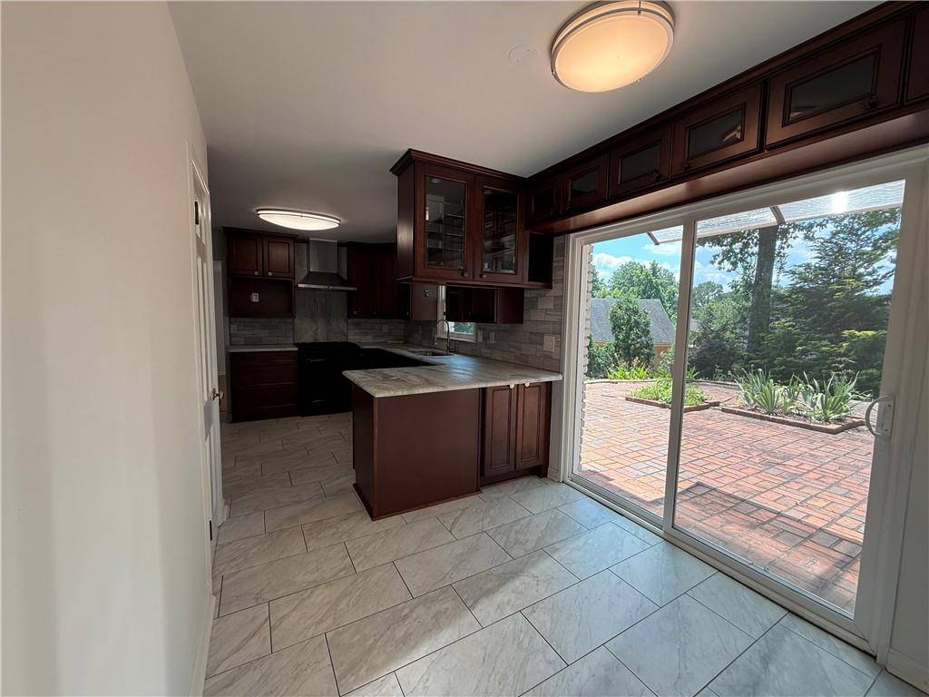 Atlanta, GA 30328,800 Glenairy DR