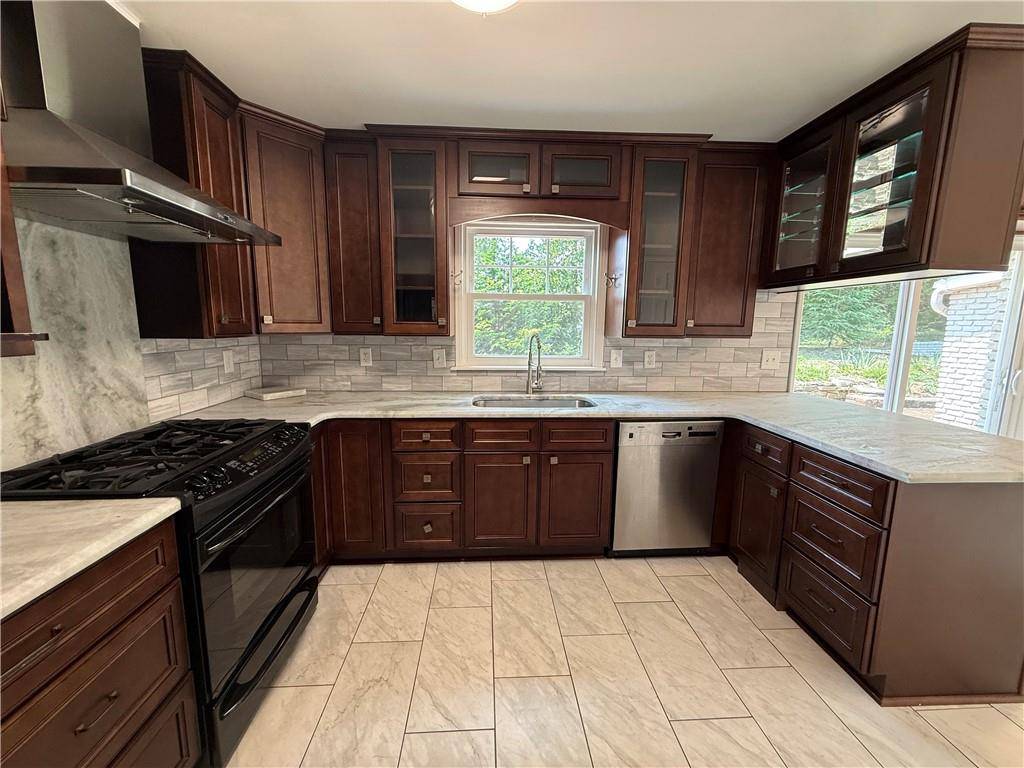 Atlanta, GA 30328,800 Glenairy DR