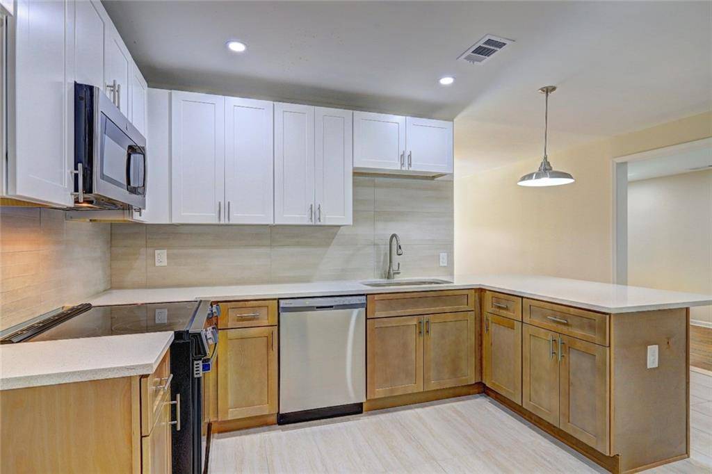 Atlanta, GA 30318,810 Commodore DR NW