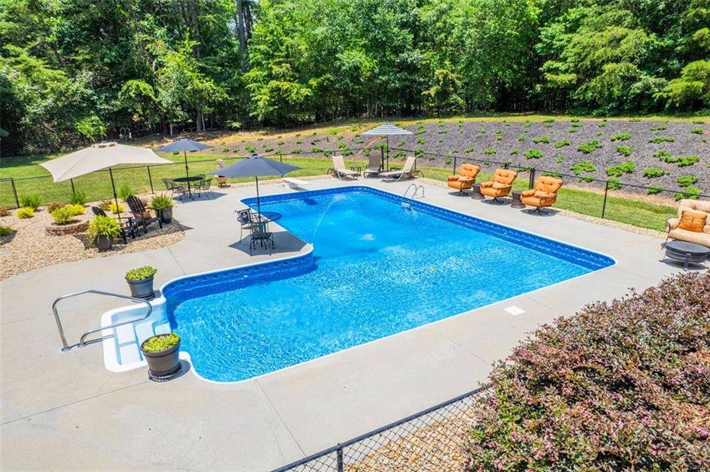 Cornelia, GA 30531,1025 Paradise Park RD