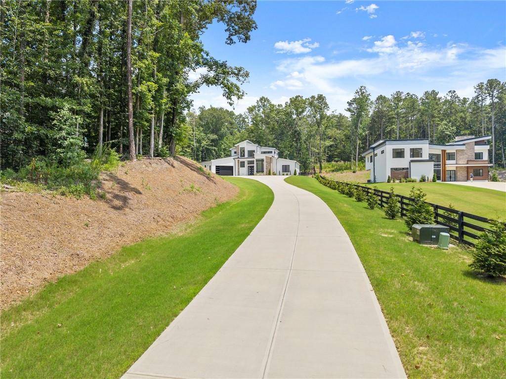 Hoschton, GA 30548,1676 Thomas DR