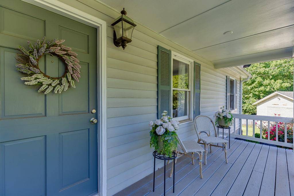 Flowery Branch, GA 30542,5887 Meadow View LN
