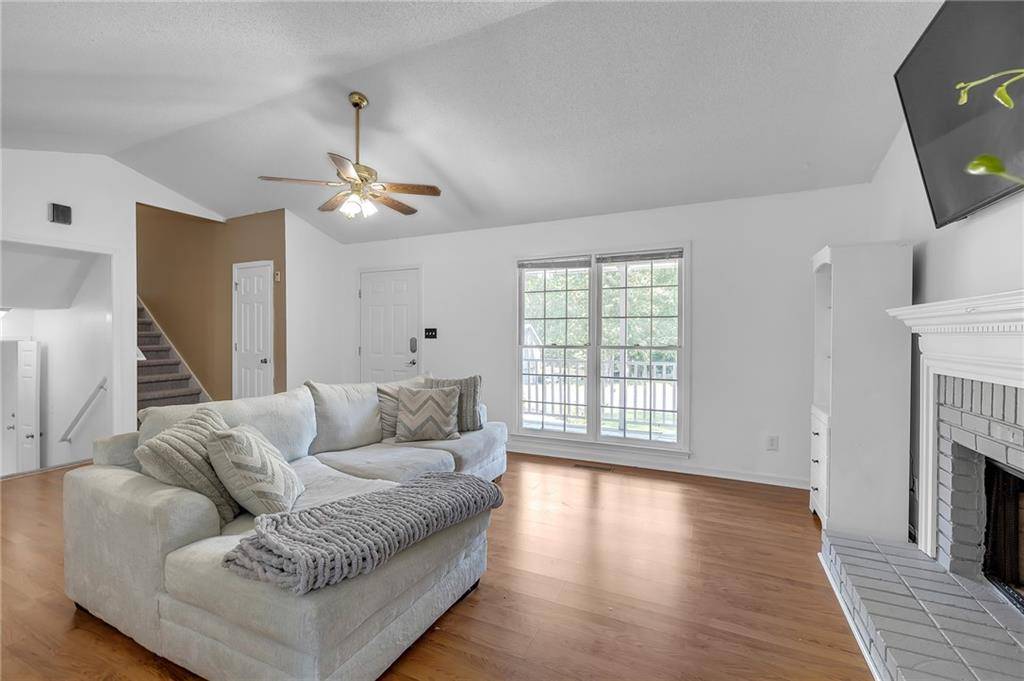 Acworth, GA 30101,3502 April Breeze LN