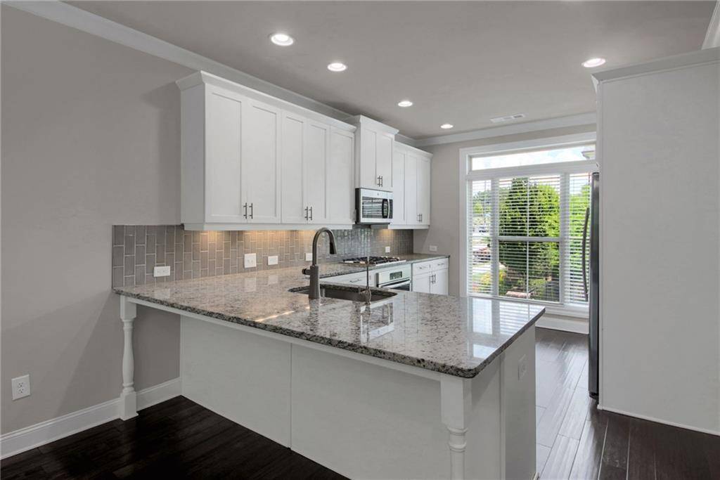 Atlanta, GA 30338,4011 DUNWOODY TRCE