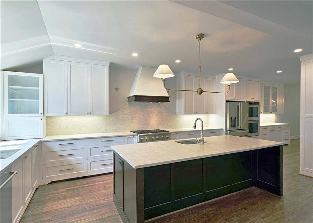 Atlanta, GA 30327,5650 River Oaks PL
