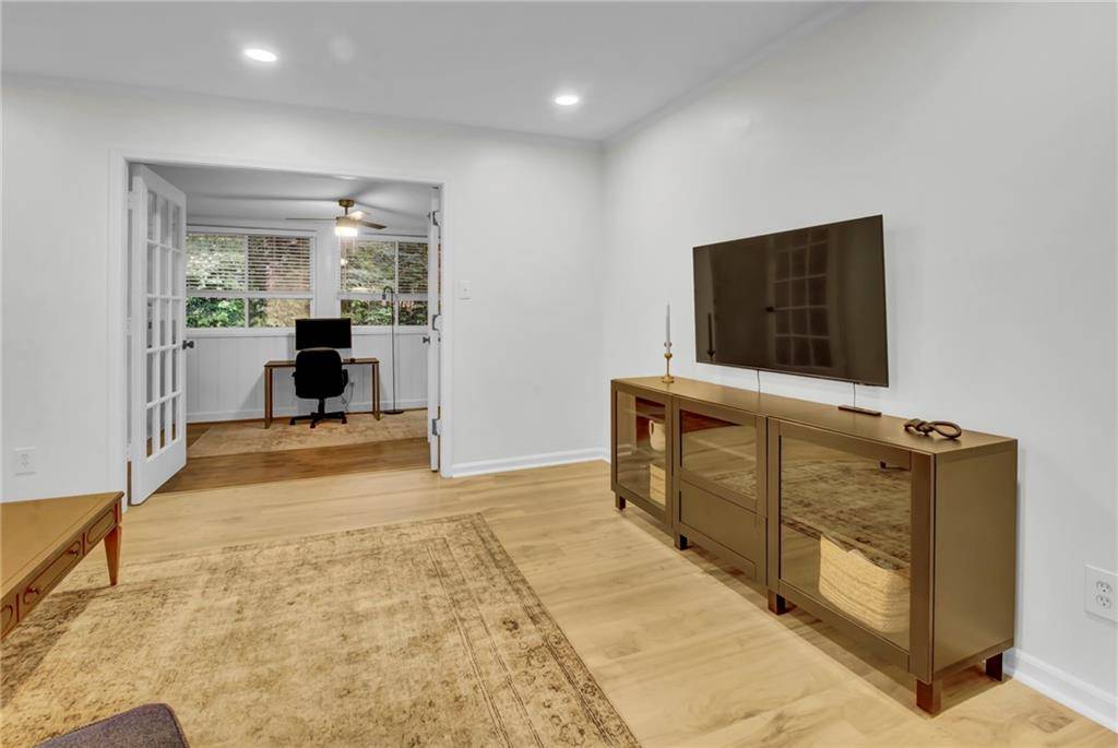 Atlanta, GA 30327,12 Vista SQ NW