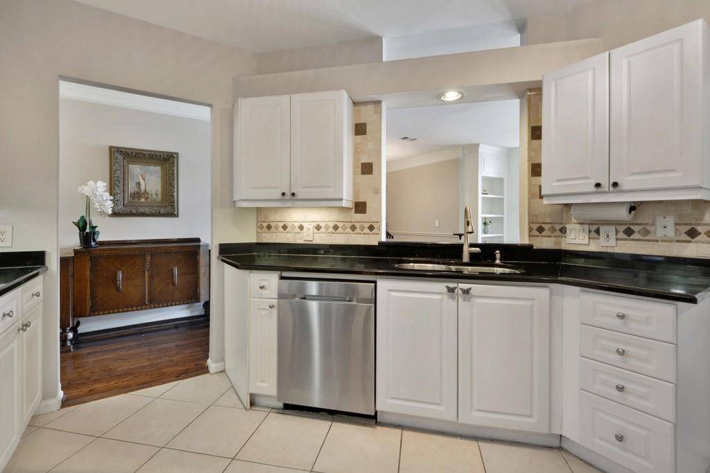 Atlanta, GA 30326,3334 Peachtree RD NE #109