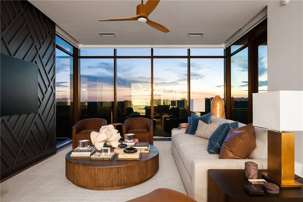 Atlanta, GA 30305,2520 Peachtree RD NW #903