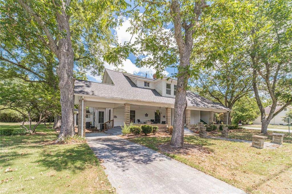 Loganville, GA 30052,284 Covington ST