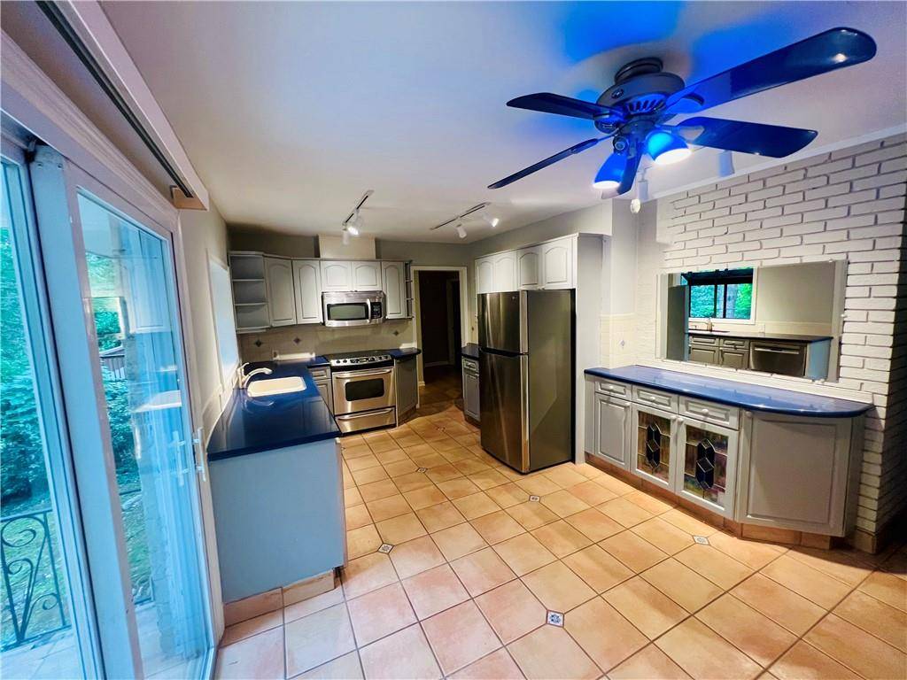 Atlanta, GA 30345,2185 Medfield TRL NE