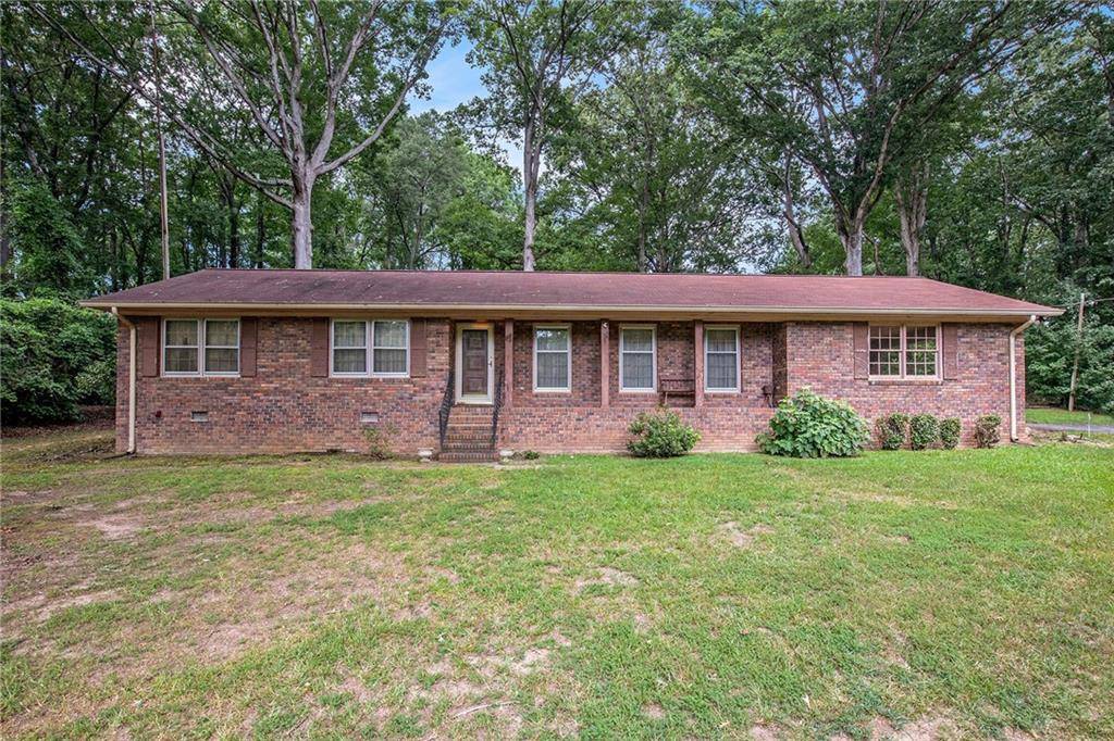 Commerce, GA 30529,228 Honeysuckle DR