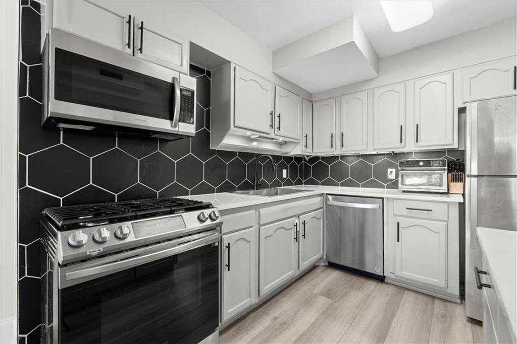 Atlanta, GA 30305,2965 Pharr Court South NW #304