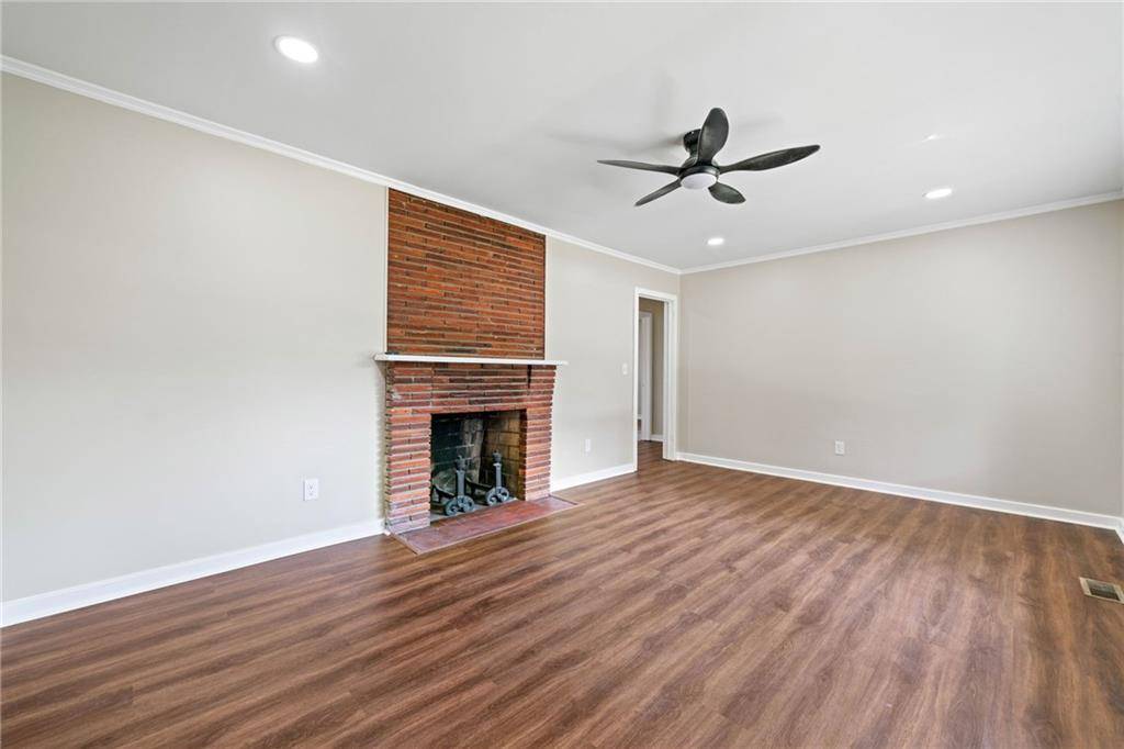 Toccoa, GA 30577,232 Hilltop LN