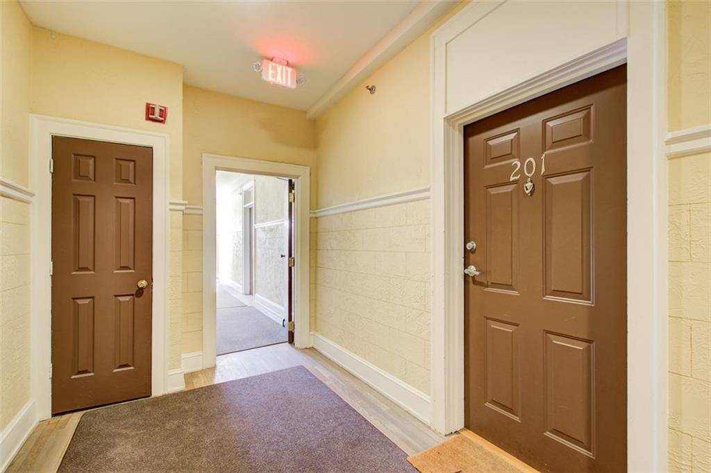 Atlanta, GA 30305,2855 PEACHTREE RD NE #201