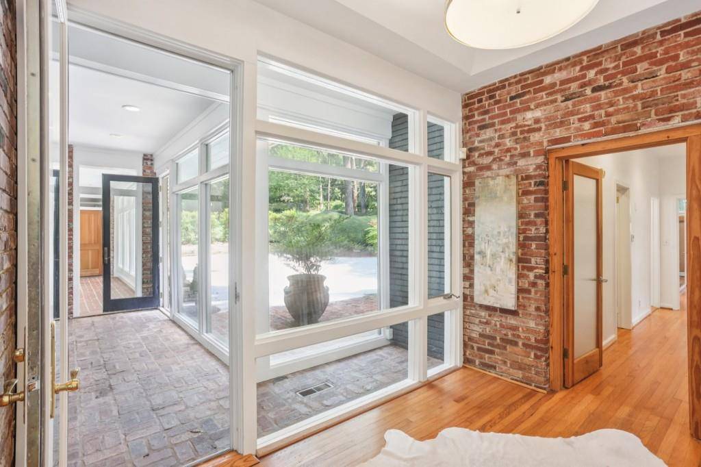 Atlanta, GA 30342,572 Hillside DR