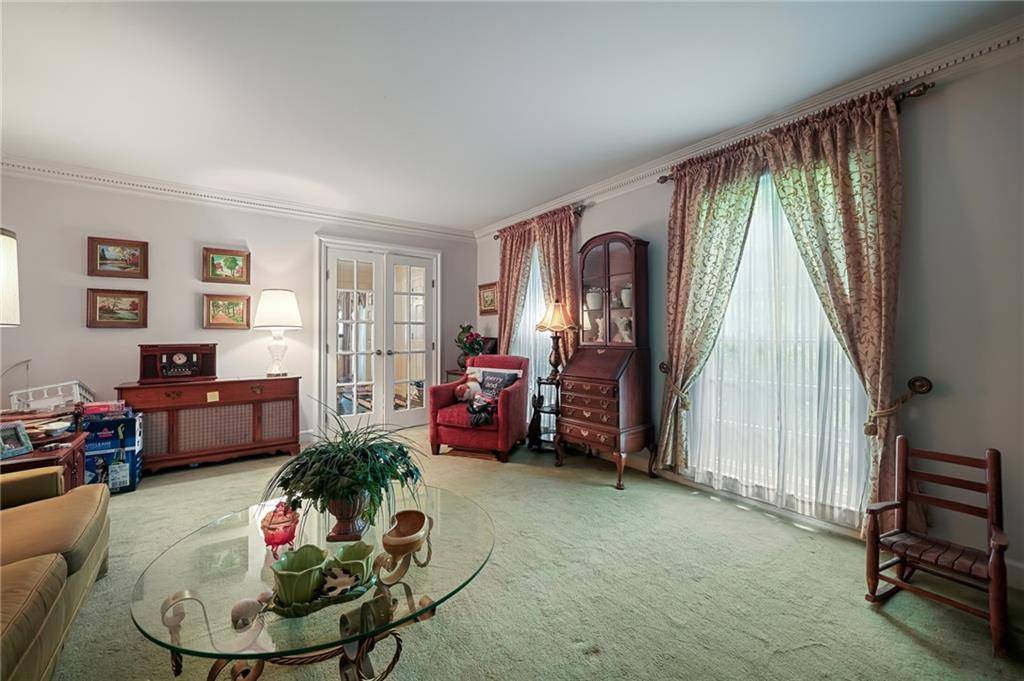 Dunwoody, GA 30338,5271 Vernon Lake DR