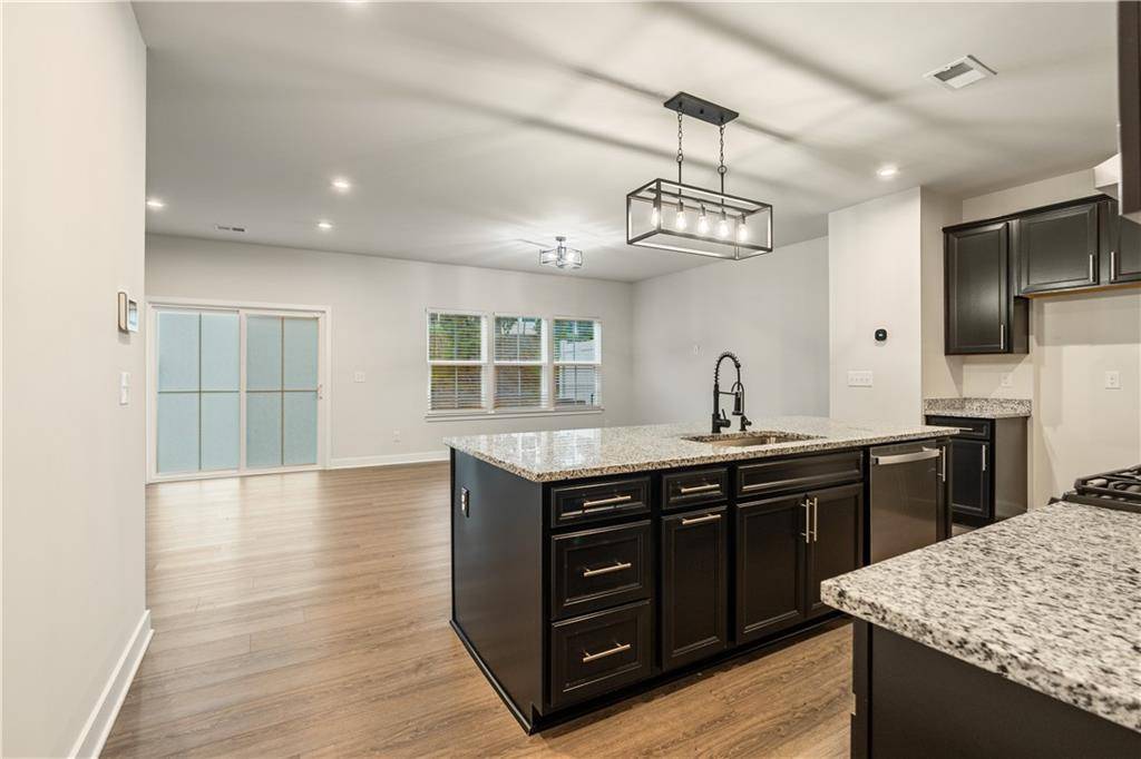 Hoschton, GA 30548,21 Red LN
