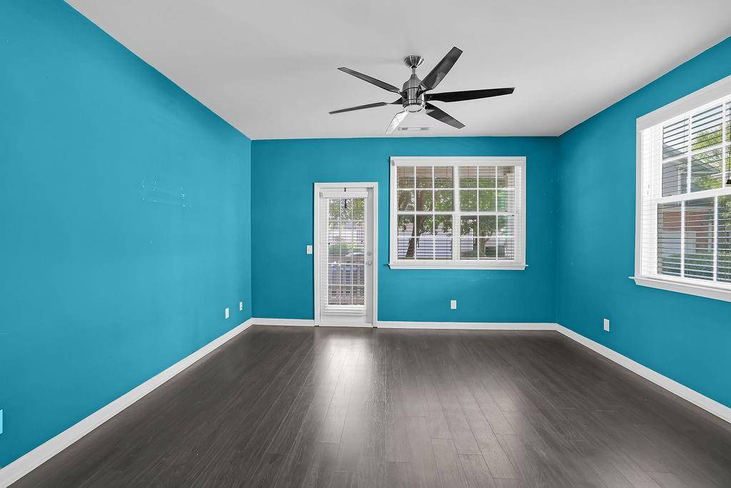 Woodstock, GA 30188,570 W Oaks DR