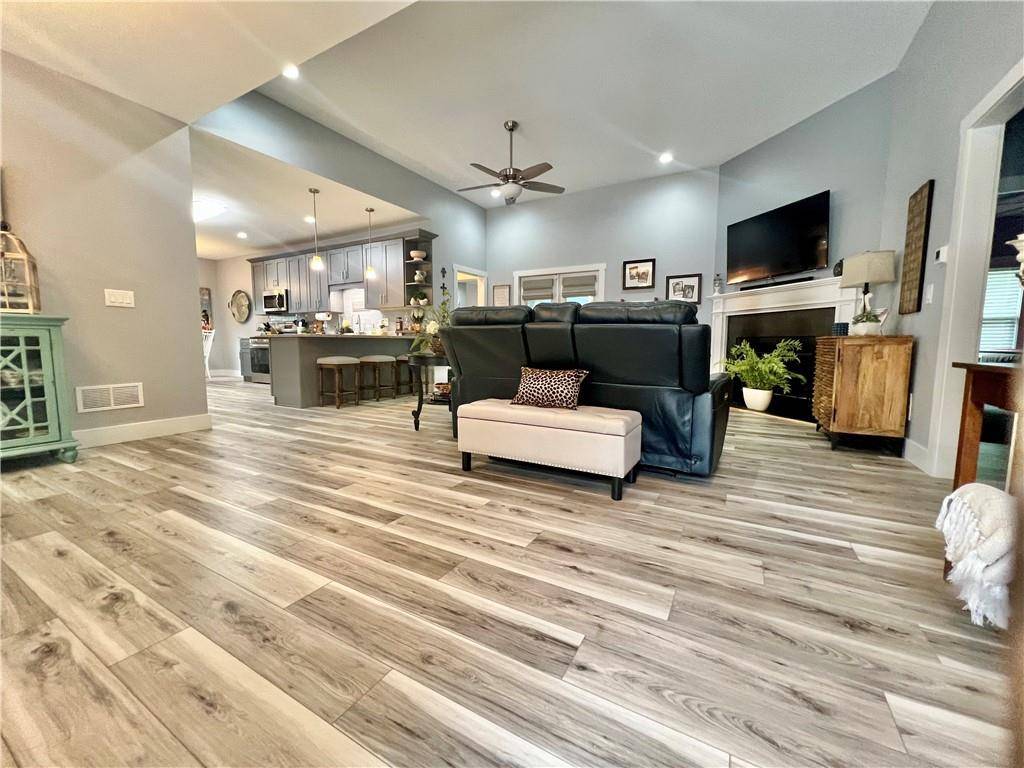 Temple, GA 30179,566 CLINTON DR