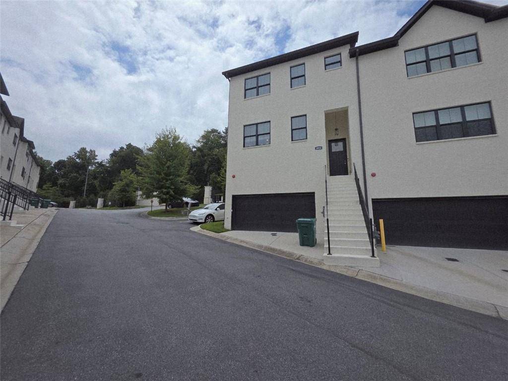 Atlanta, GA 30350,8020 Linfield WAY