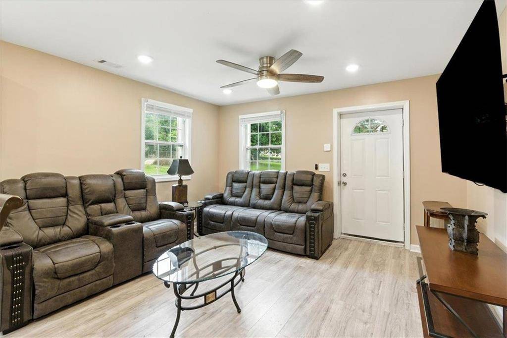 Atlanta, GA 30318,142 Hutton PL