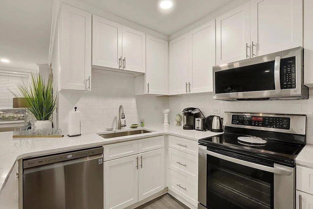 Atlanta, GA 30308,300 W Peachtree ST #4C